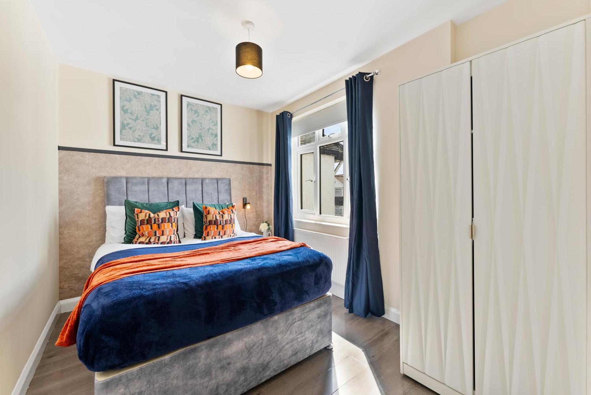 Вілла Stylish Wembley Gem - Parking -Sleeps 14 Лондон Екстер'єр фото