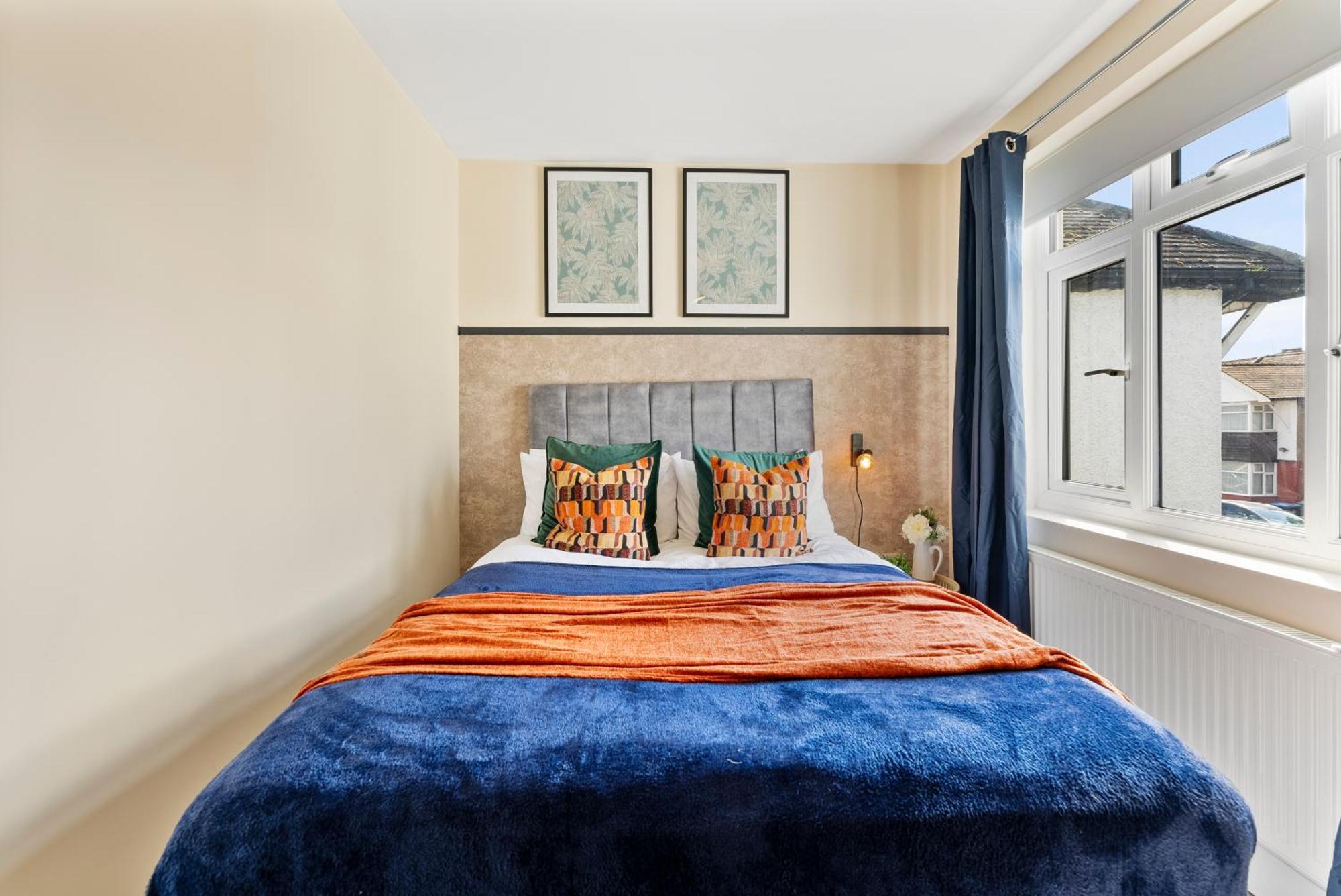 Вілла Stylish Wembley Gem - Parking -Sleeps 14 Лондон Екстер'єр фото