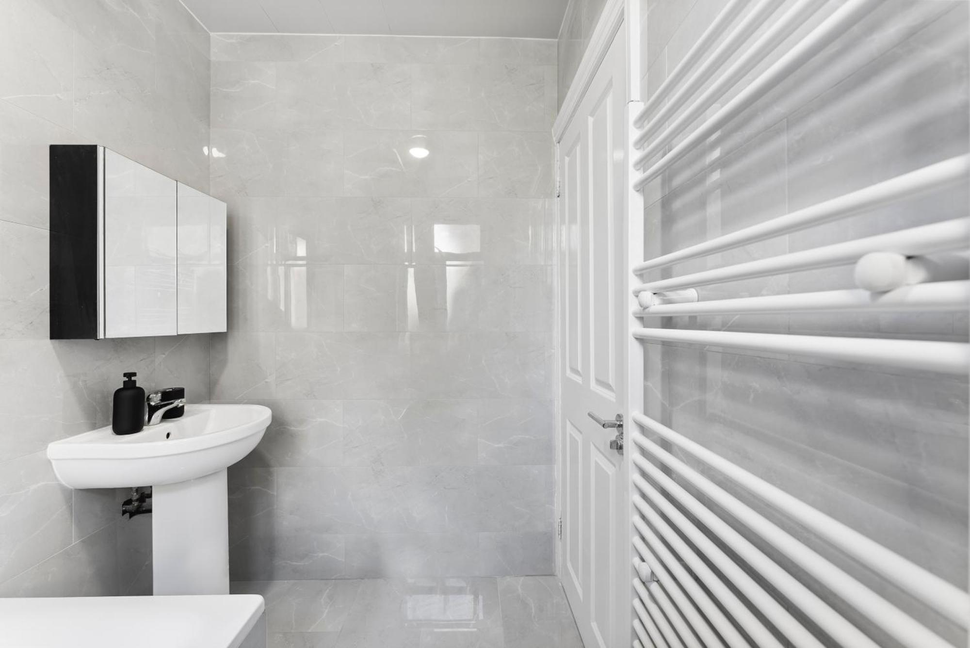Вілла Stylish Wembley Gem - Parking -Sleeps 14 Лондон Екстер'єр фото