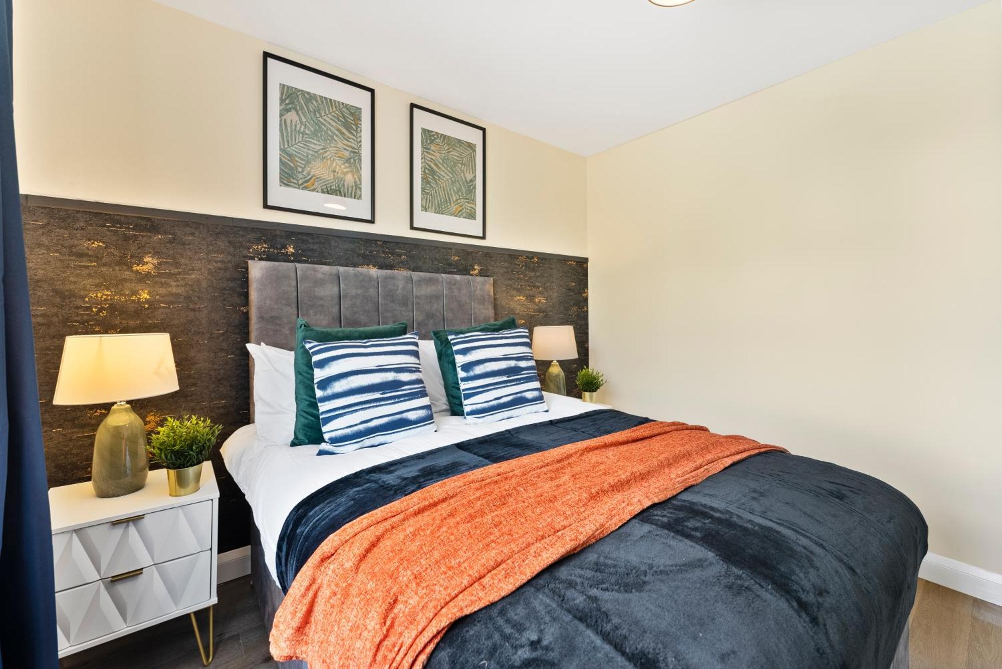Вілла Stylish Wembley Gem - Parking -Sleeps 14 Лондон Екстер'єр фото