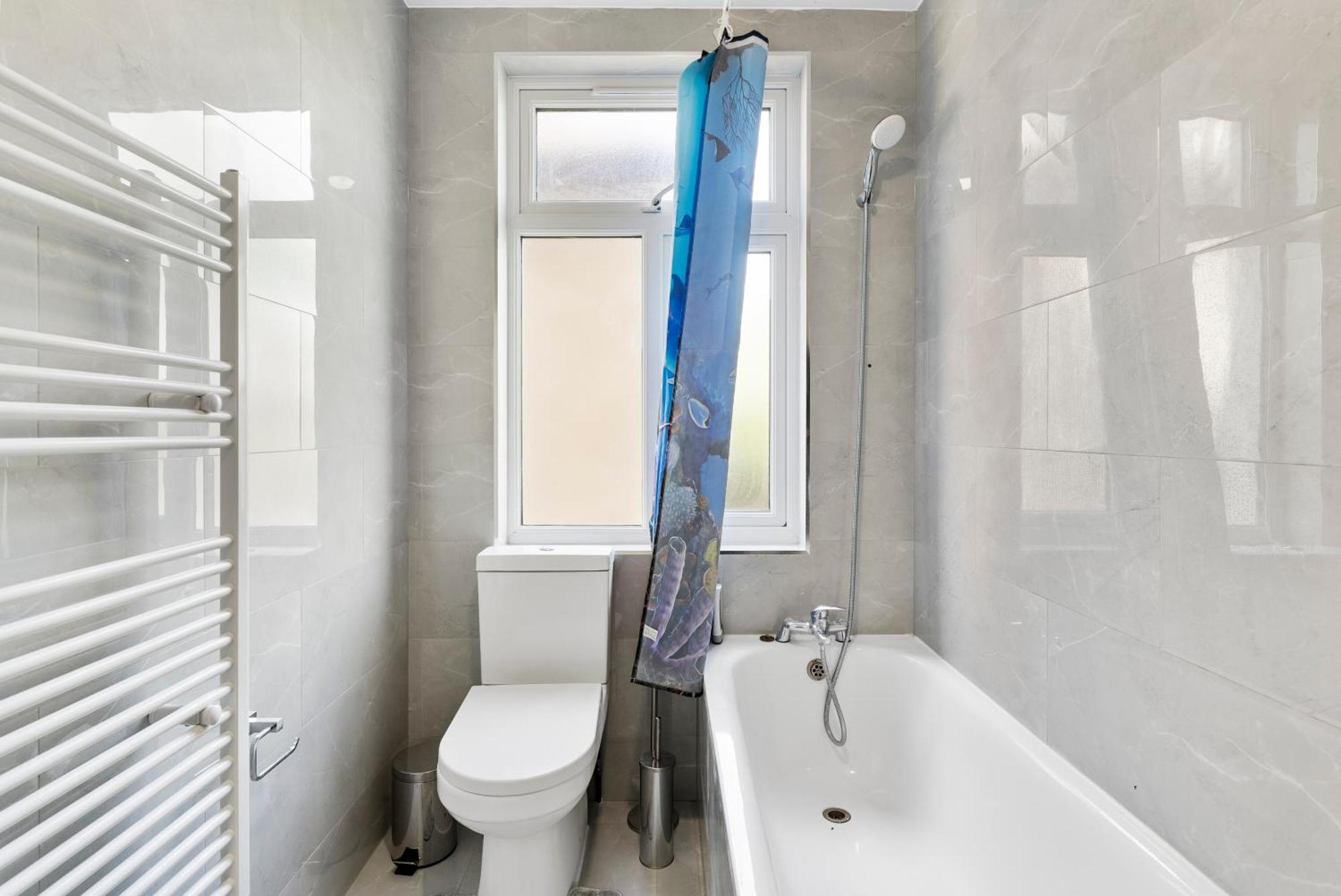 Вілла Stylish Wembley Gem - Parking -Sleeps 14 Лондон Екстер'єр фото