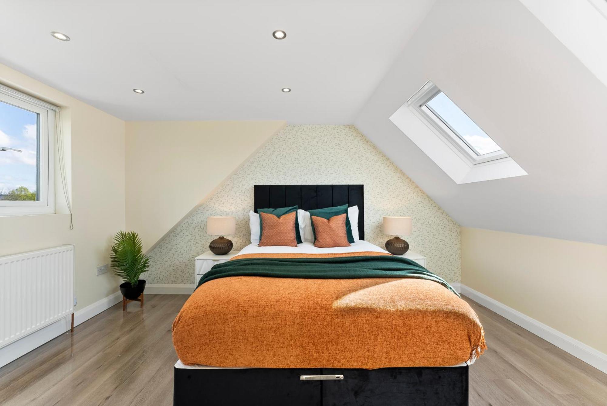 Вілла Stylish Wembley Gem - Parking -Sleeps 14 Лондон Екстер'єр фото