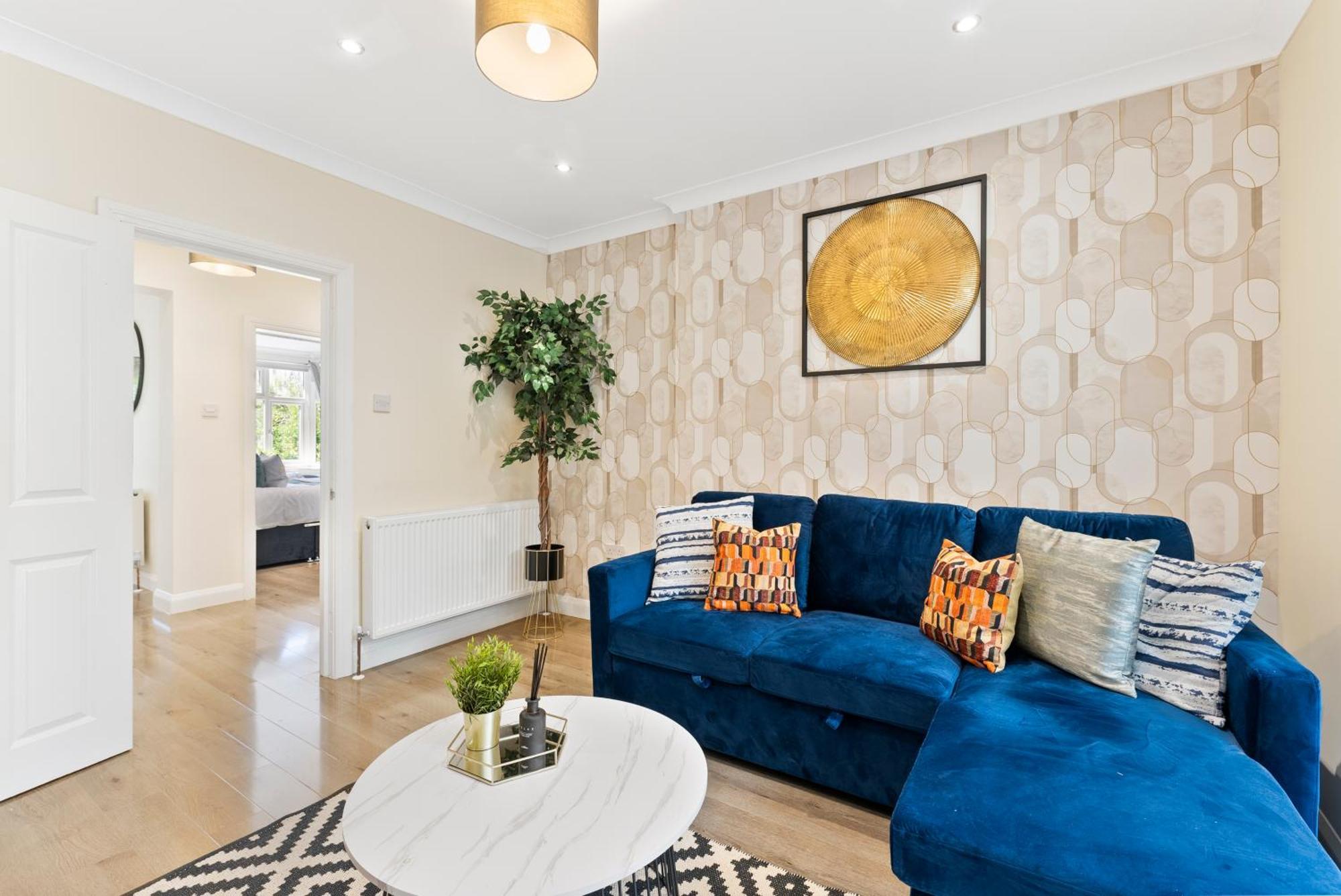 Вілла Stylish Wembley Gem - Parking -Sleeps 14 Лондон Екстер'єр фото